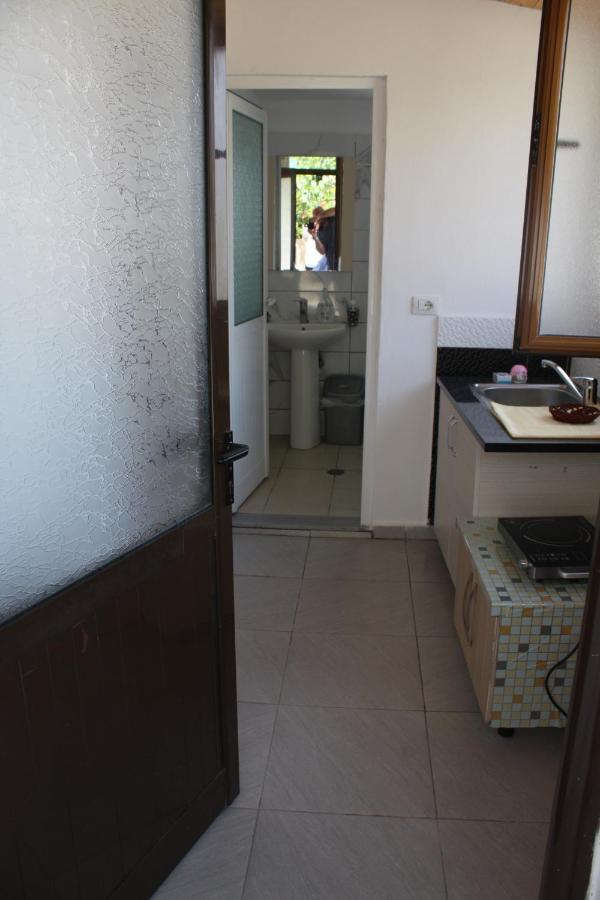 Guesthouse Benardo Саранда Екстер'єр фото